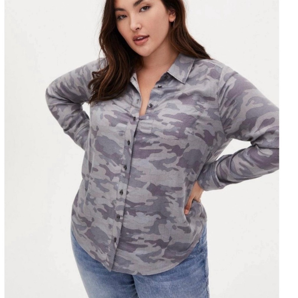 Torrid Gray Camo Relaxed Fit Button Up Long Sleeve‎ Casual Shirt Size 4X
